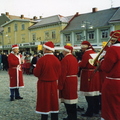 Kamraterna  dans kring granenimg013
